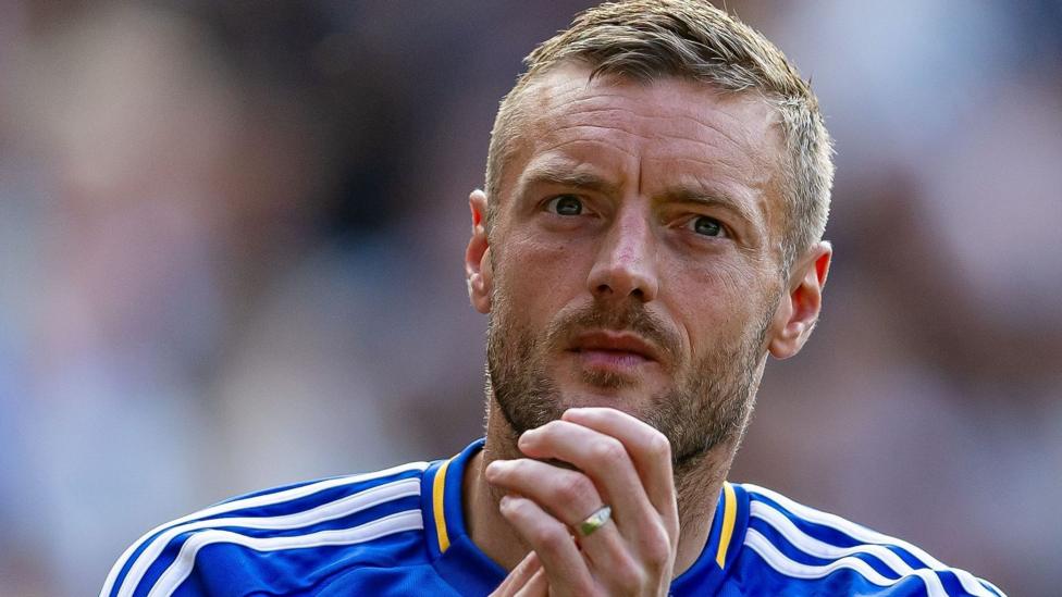 Ex-Leicester striker Vardy joins Burnley