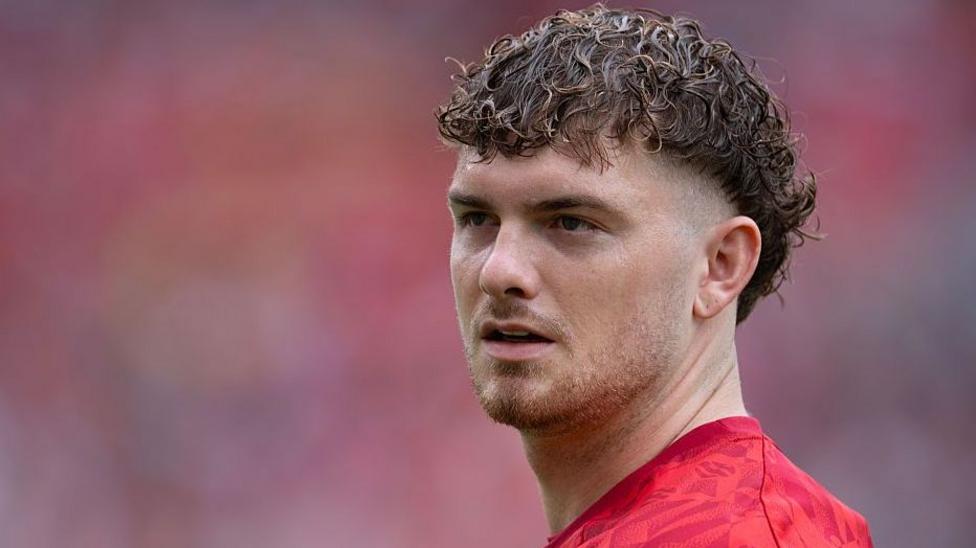 Valencia sign Liverpool's Elliott on loan
