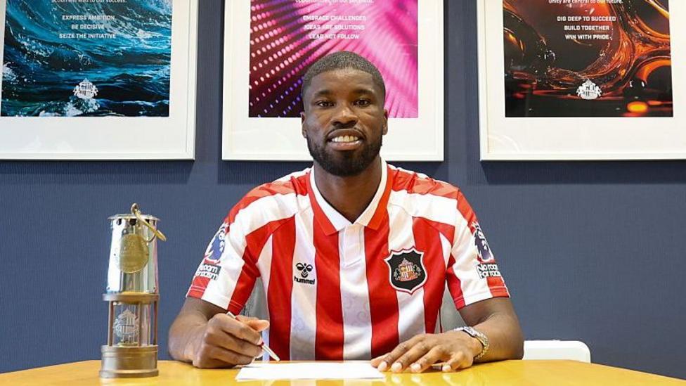 Sunderland sign Spurs defender Danso on loan