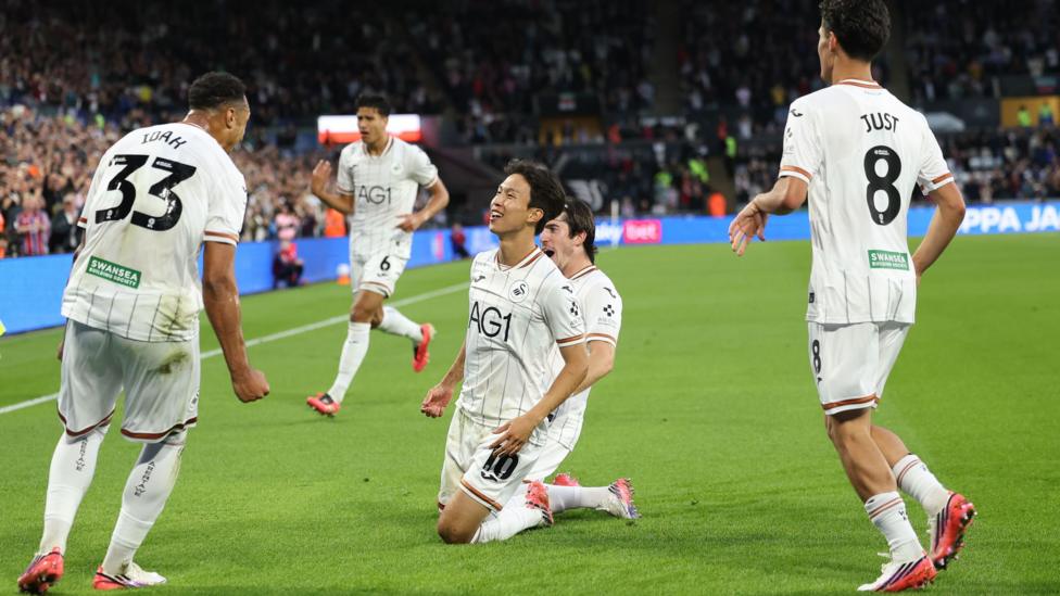 Swansea beat Watford to go top of Championship