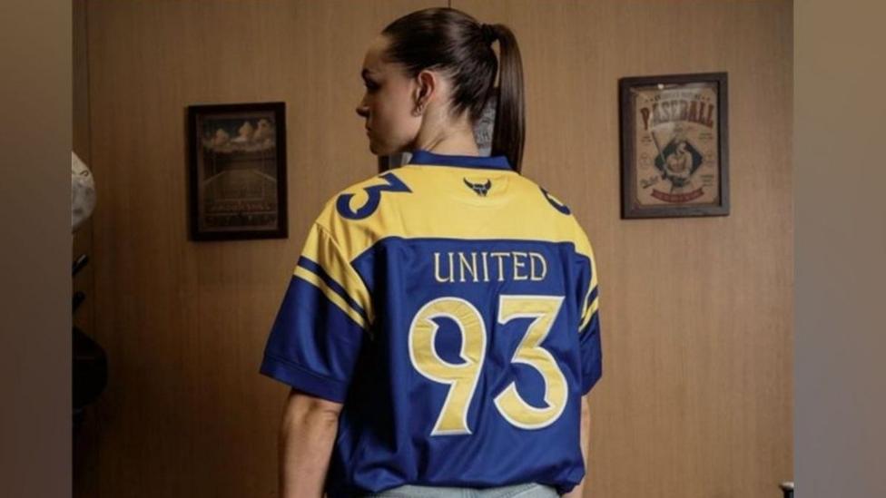 Oxford apologise for United 93 shirt advert