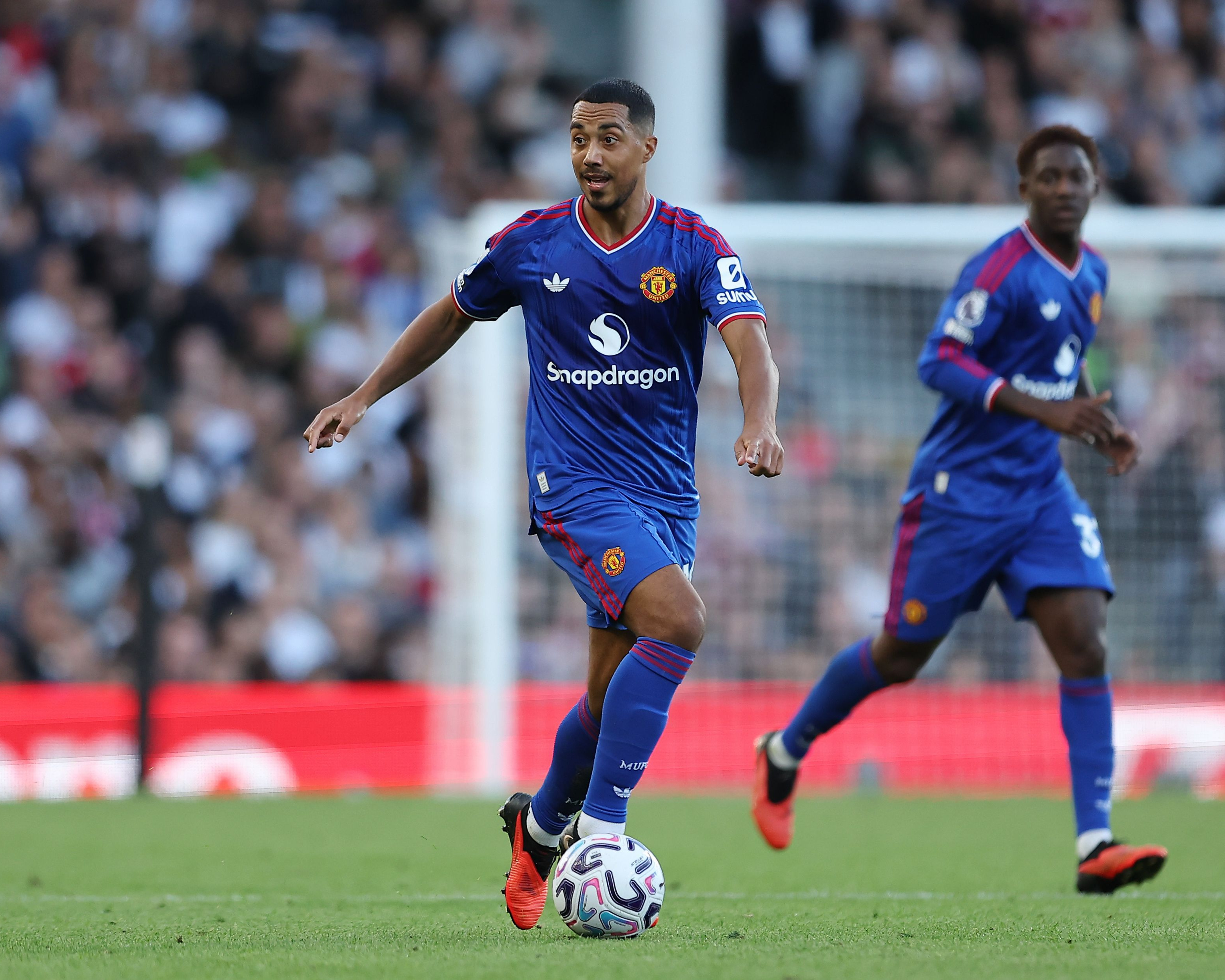 Manchester United’s engine room runs out of steam as fans voice frustration | Jacob Steinberg