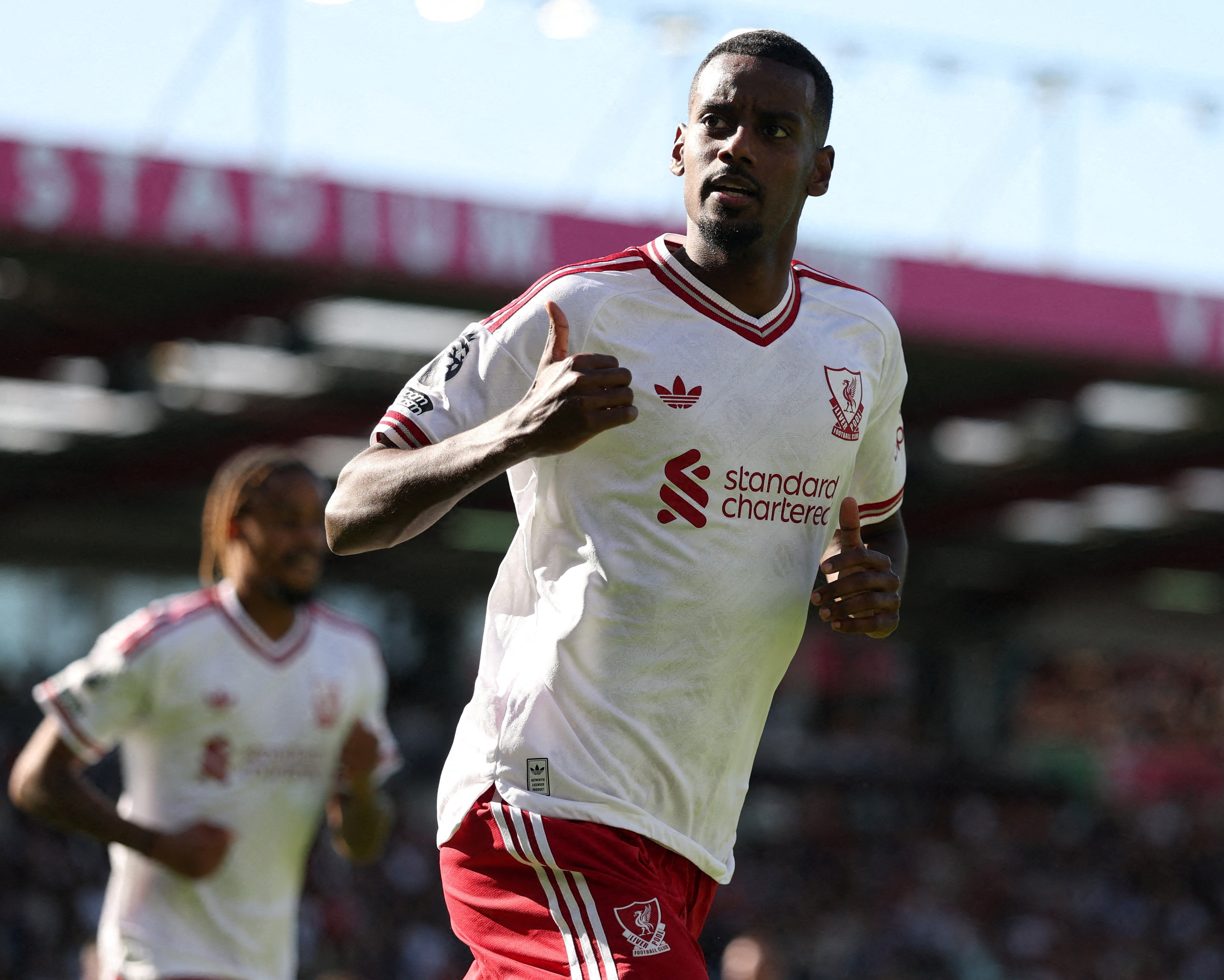 Isak pounces to give Liverpool victory on Iraola’s return to Bournemouth