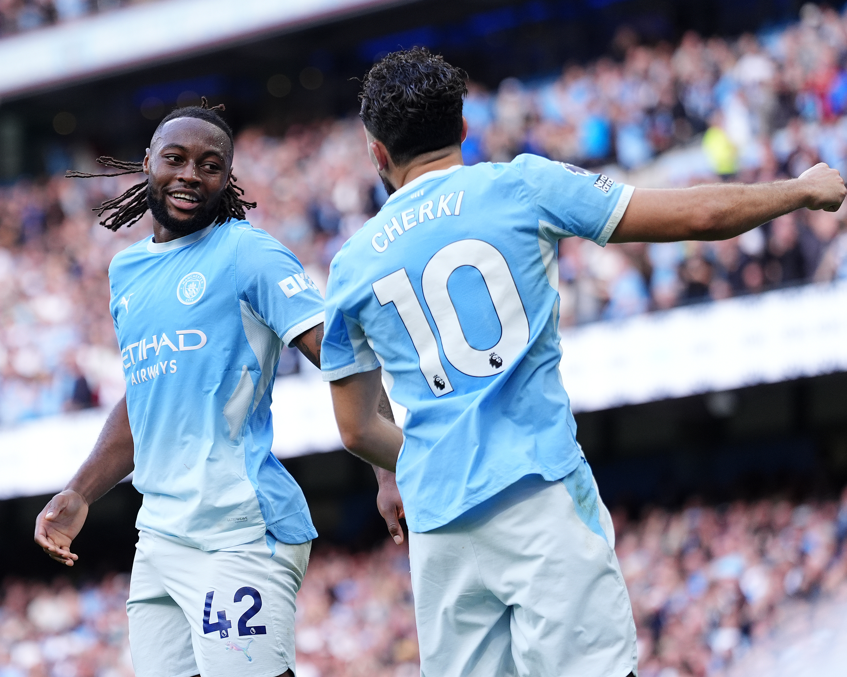 Semenyo helps chaotic Manchester City beat Sunderland despite Brobbey hat-trick