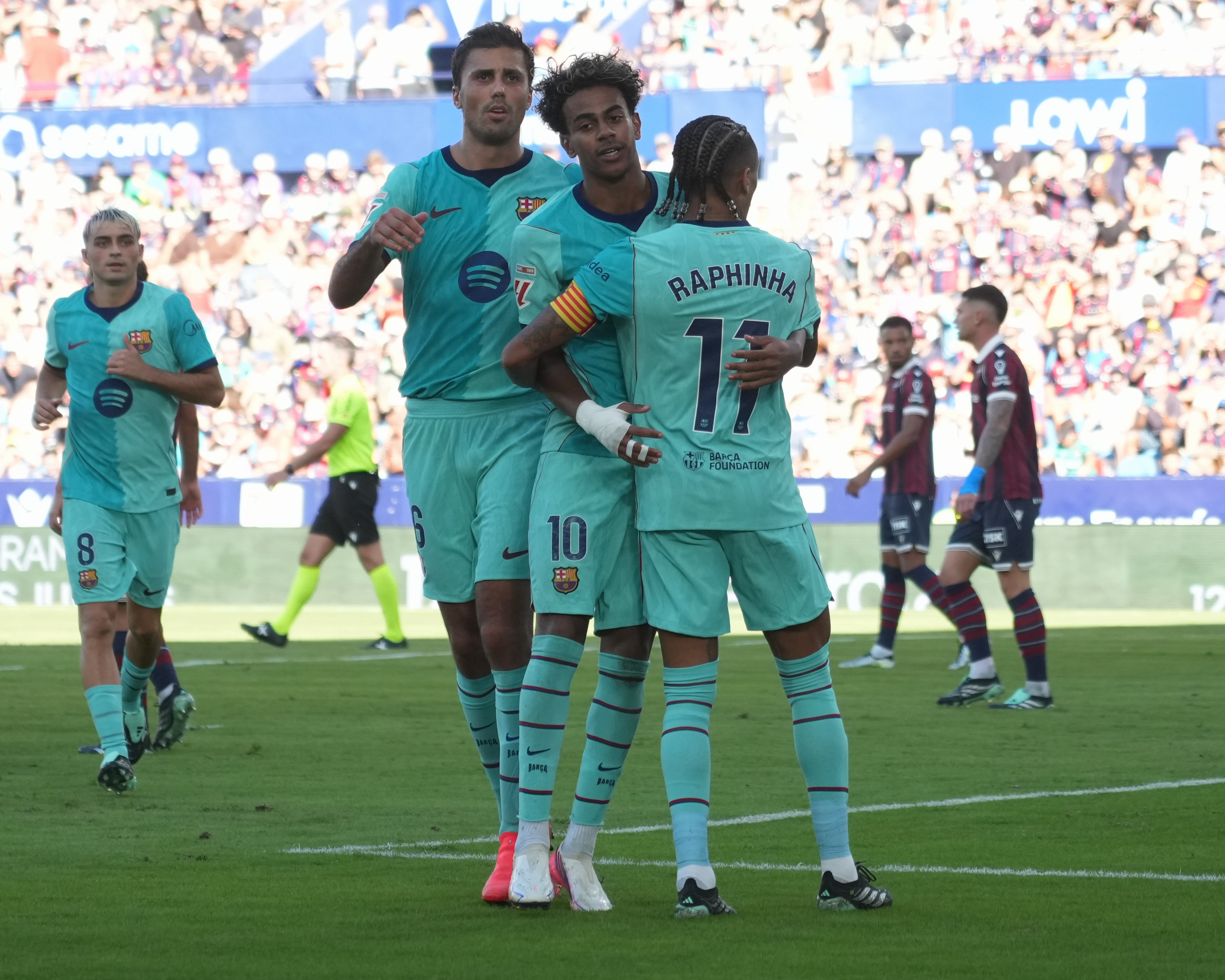 European football: Lamine Yamal keeps Barcelona perfect, Leipzig rout Hamburg