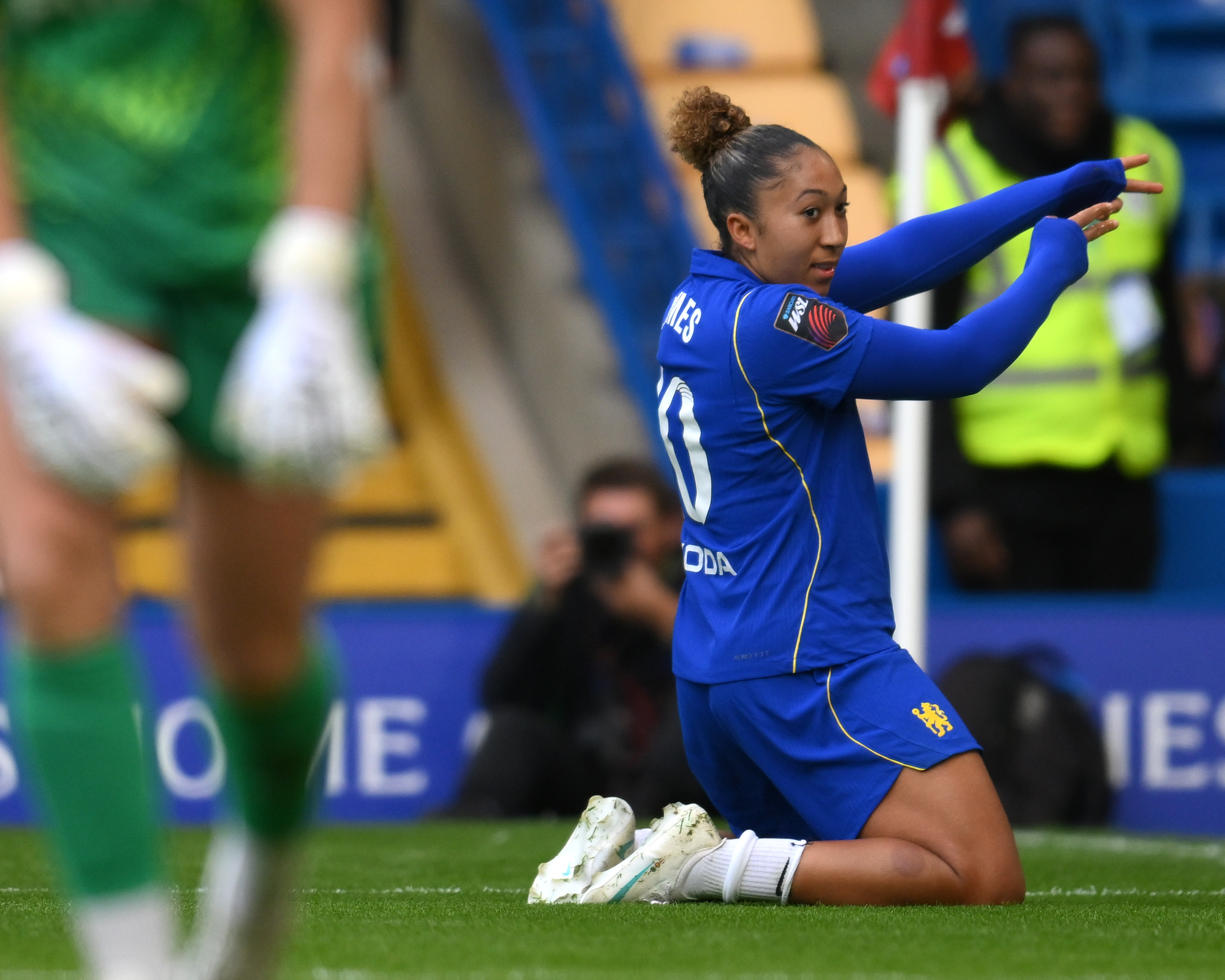 James and Carpenter lead Chelsea surge as sorry Spurs hit for six in WSL again