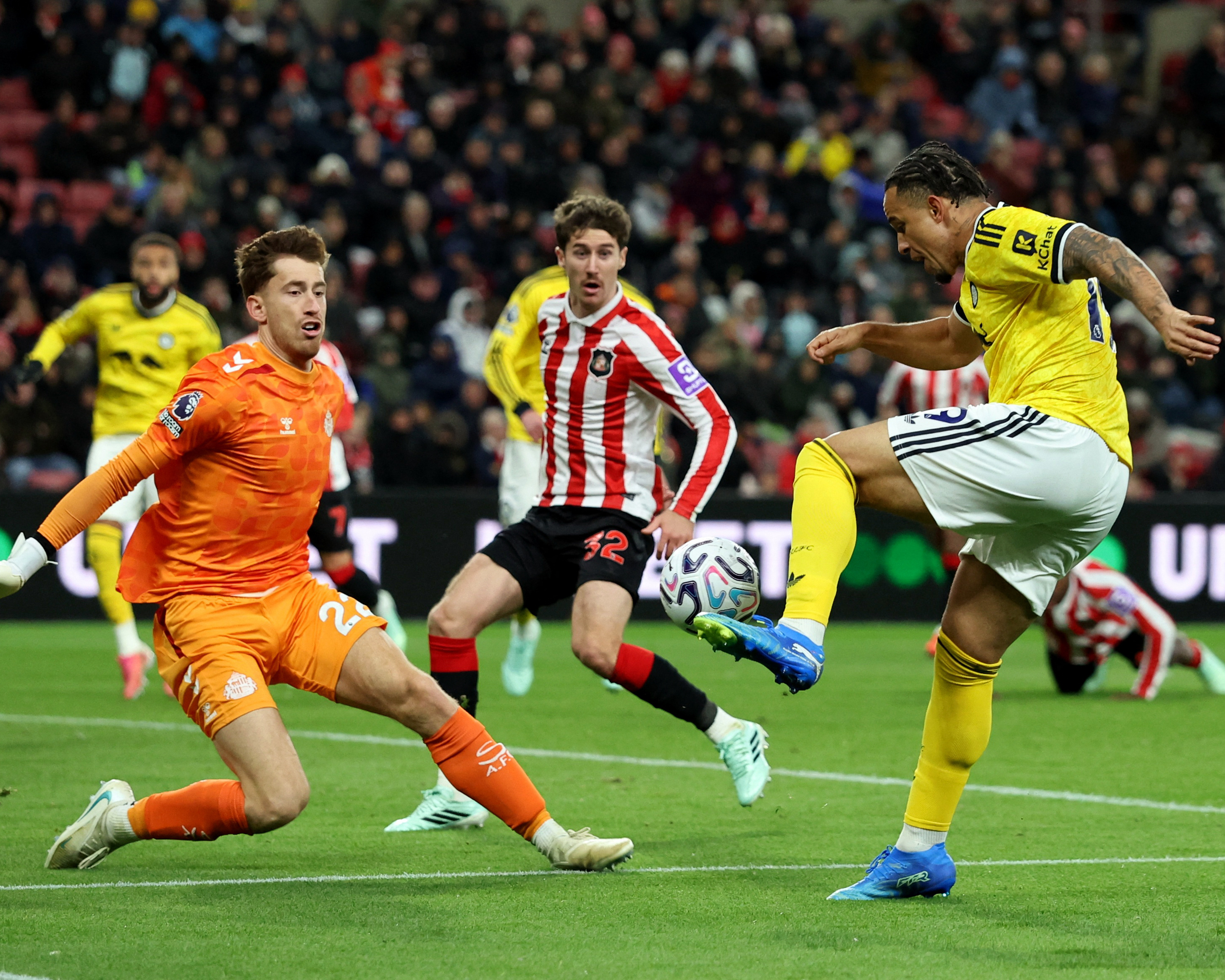 Roefs and Trafford stand firm as Sunderland and Leeds battle for point
