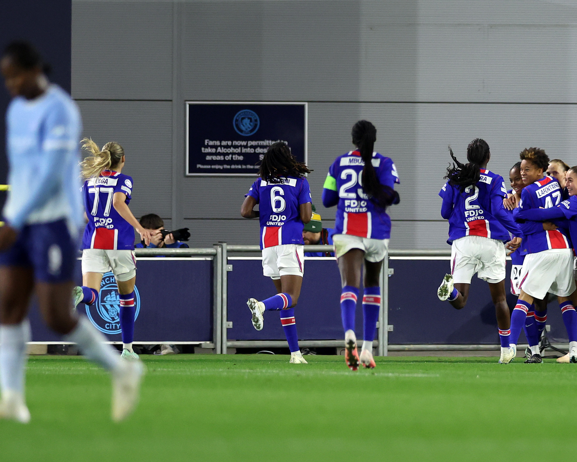 PSG claim late point after Shaw penalty to hit Manchester City’s WCL top-four hopes